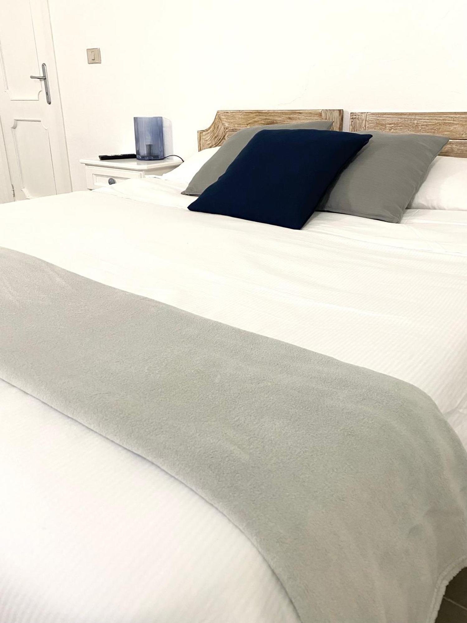 Cala Reale Rooms Marinella Маринела Екстериор снимка