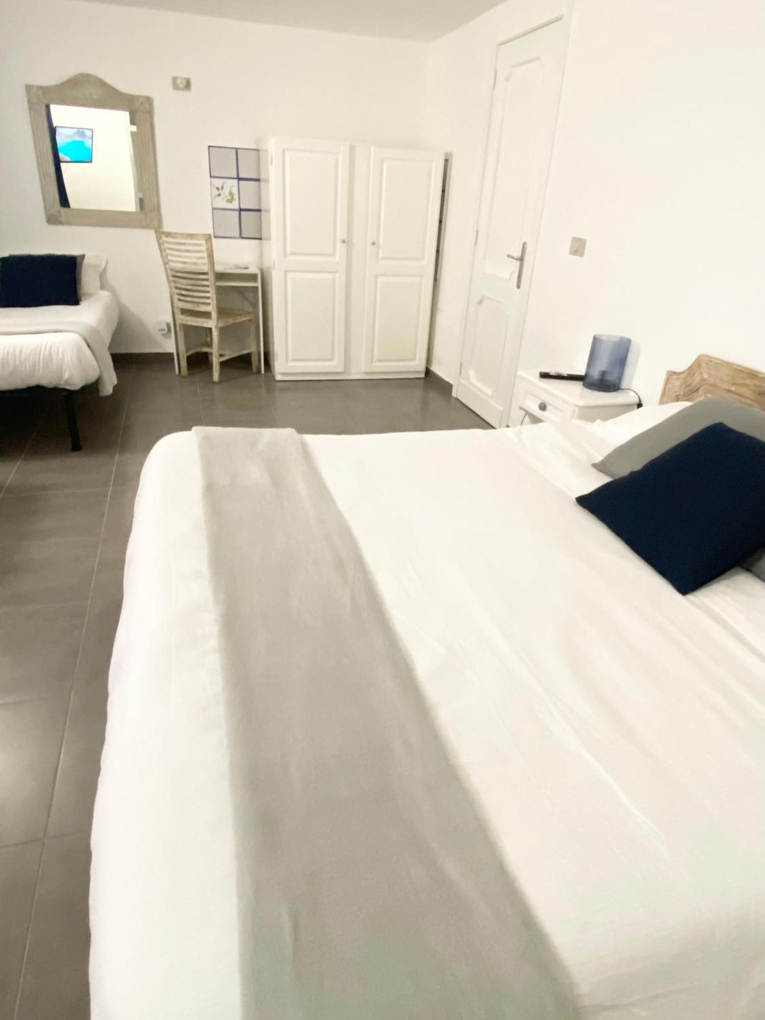 Cala Reale Rooms Marinella Маринела Екстериор снимка