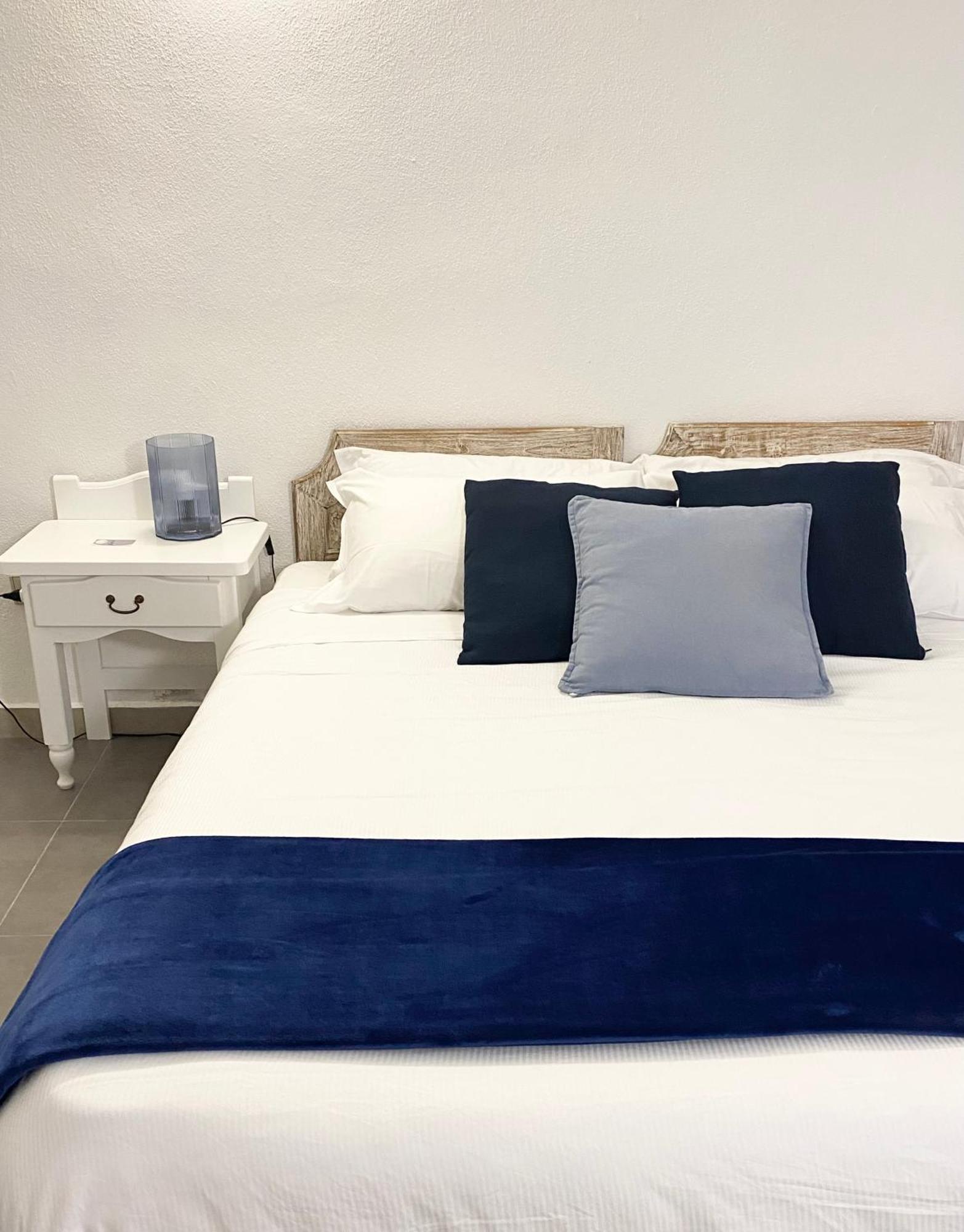 Cala Reale Rooms Marinella Маринела Екстериор снимка