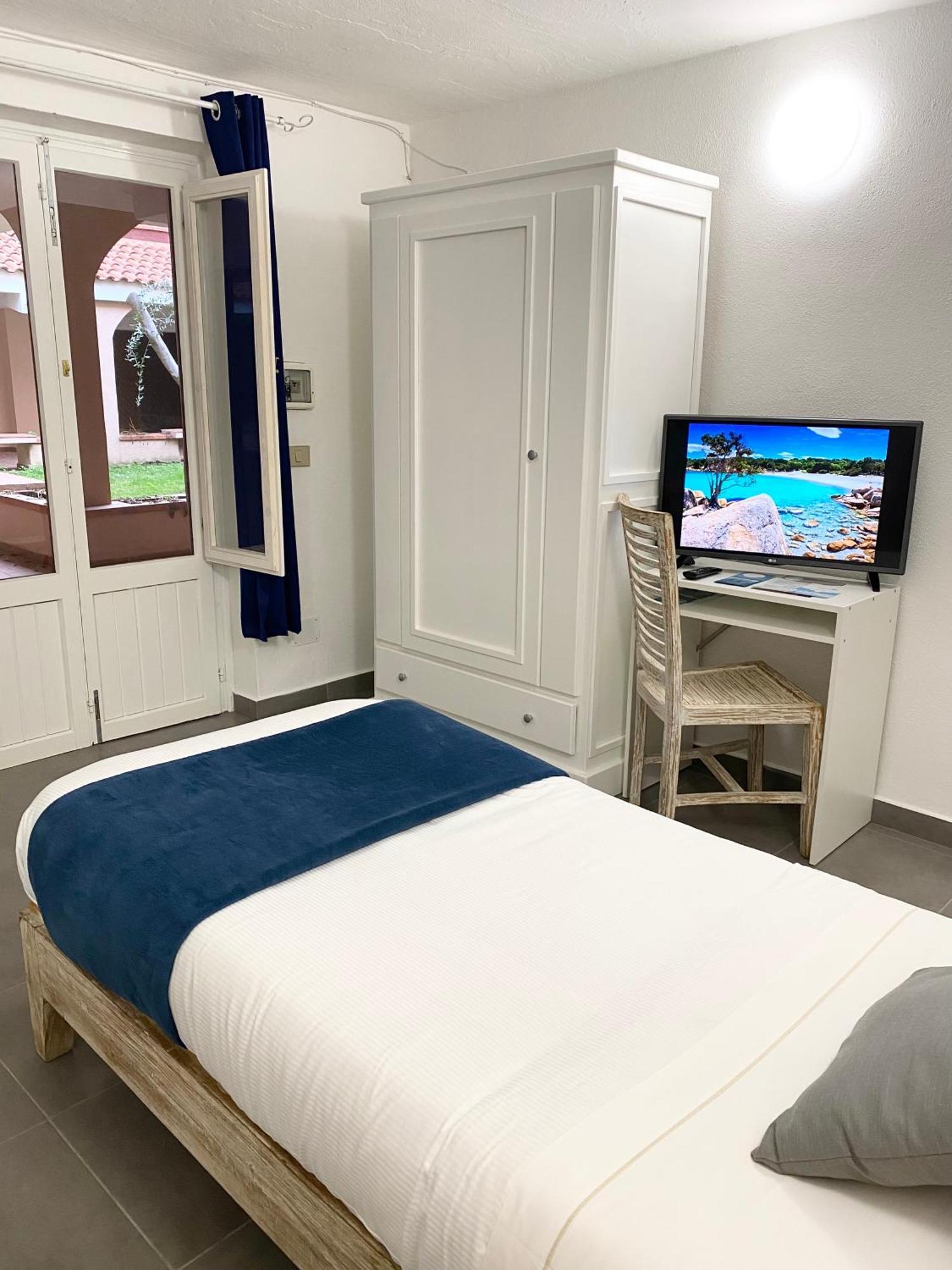 Cala Reale Rooms Marinella Маринела Екстериор снимка