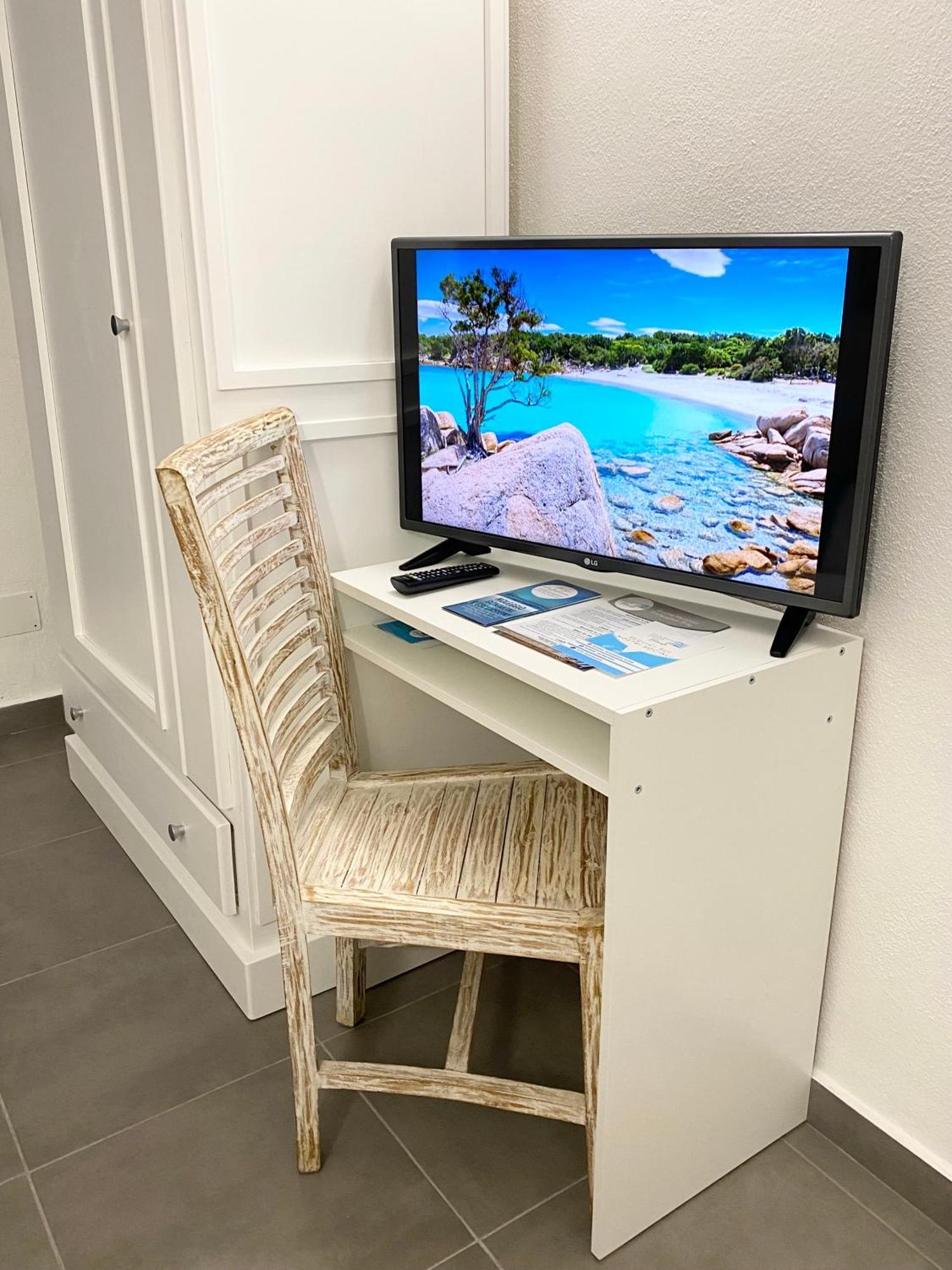 Cala Reale Rooms Marinella Маринела Екстериор снимка