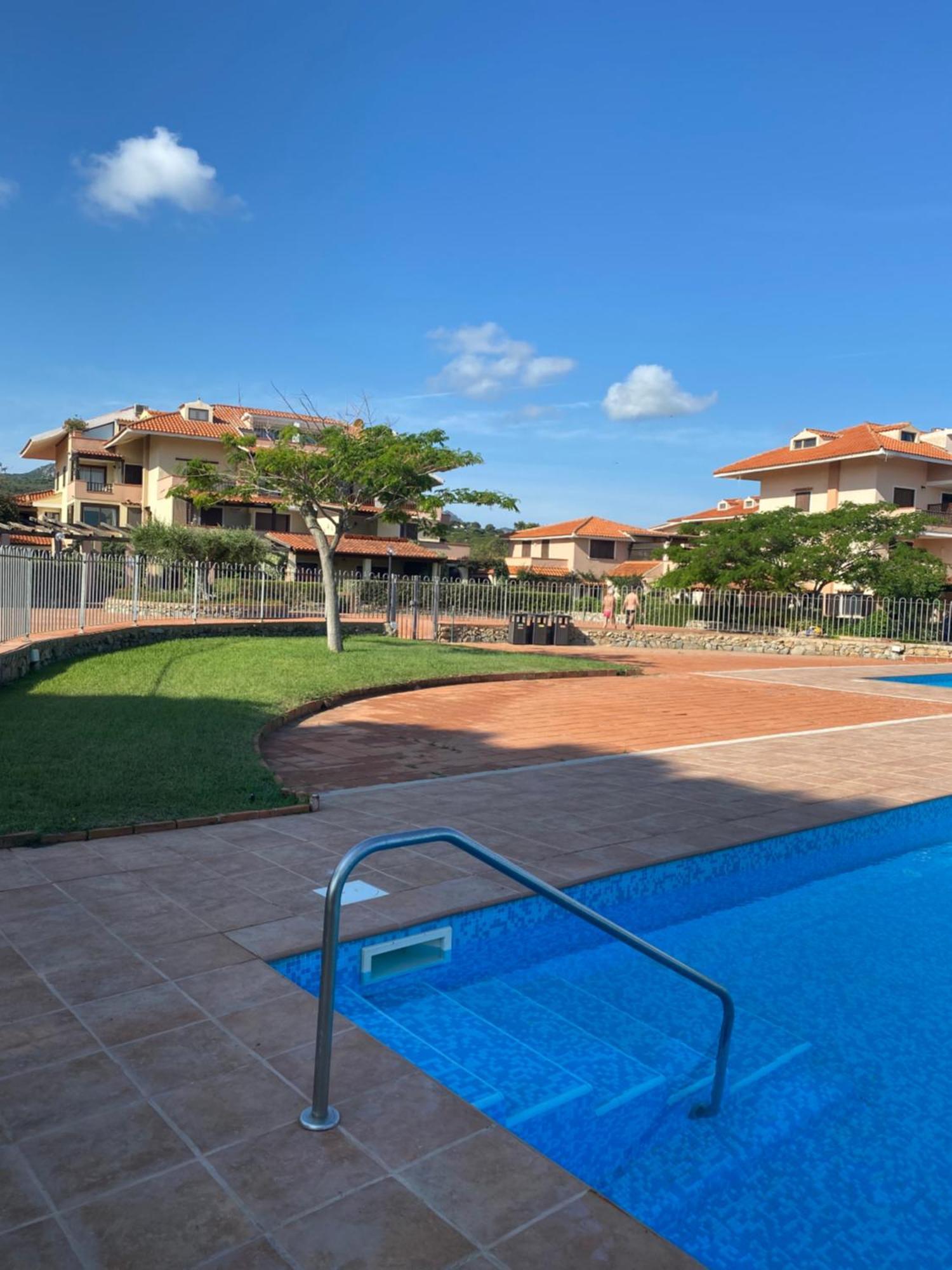 Cala Reale Rooms Marinella Маринела Екстериор снимка